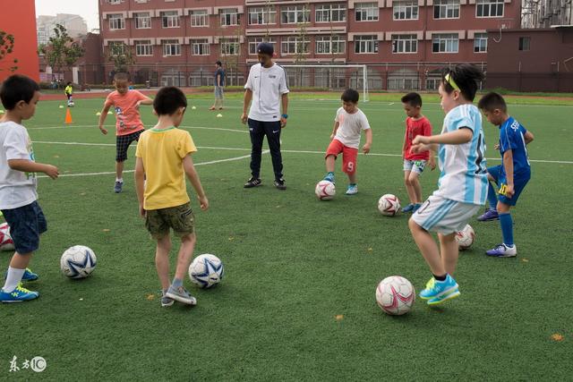 孙瑞阳抢断后回追命中三分 助队伍拉大领先优势